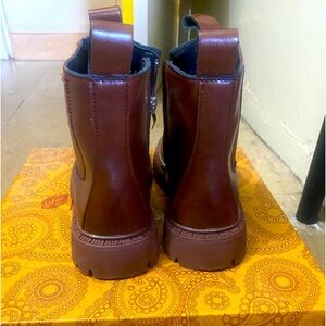 SHEIN girl brown boots